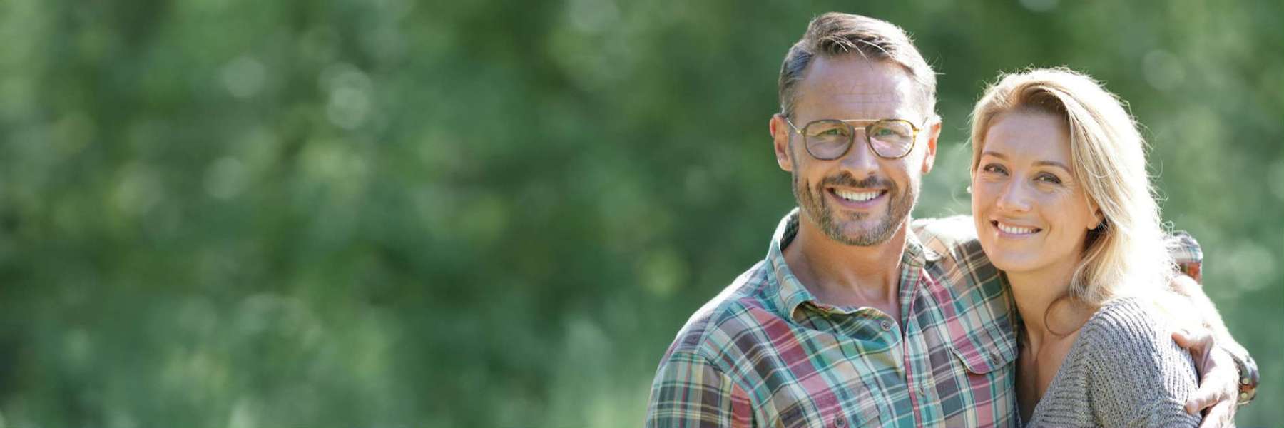 couple smiling in Sweetwater, TN