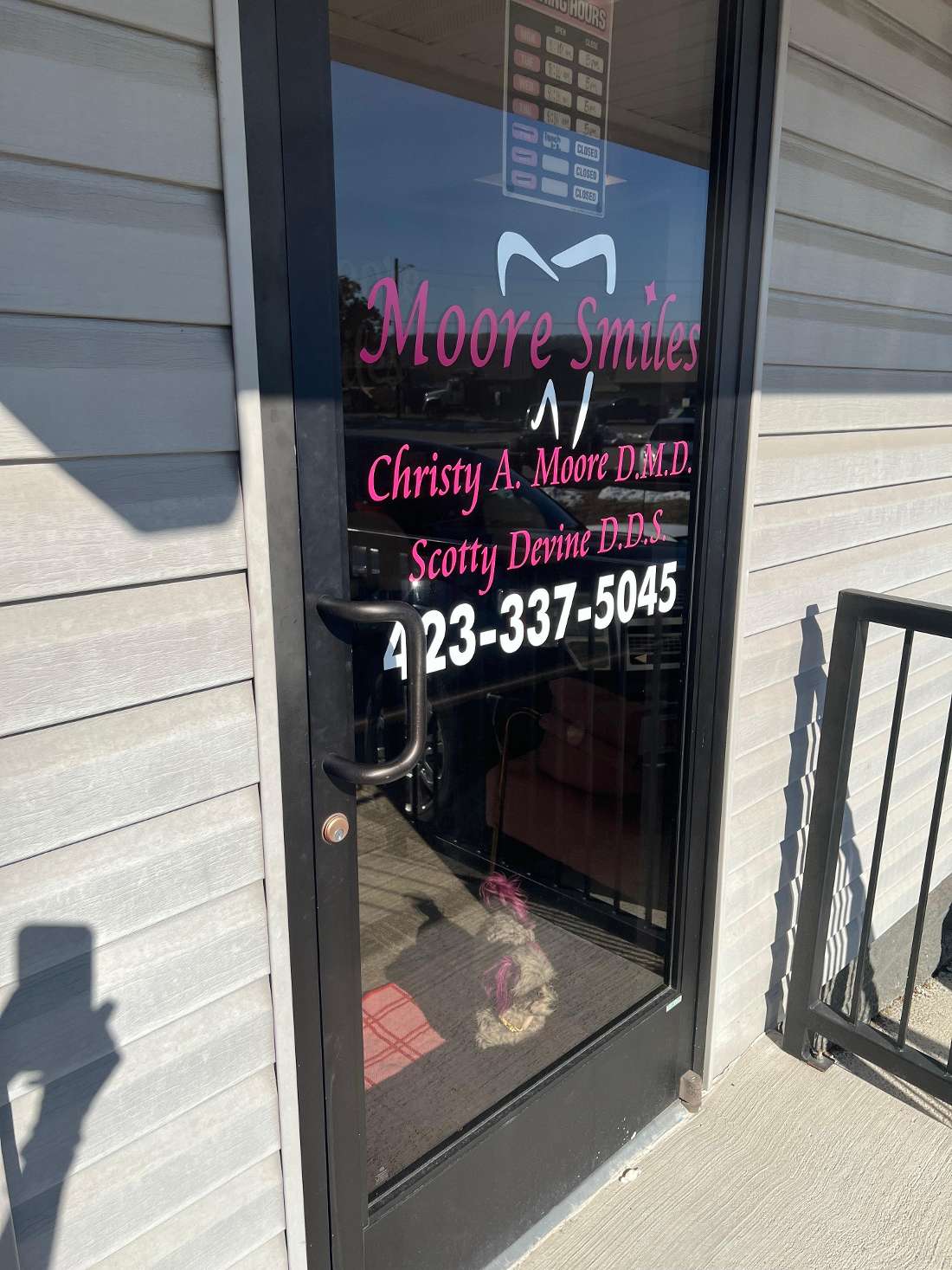 Sweetwater Dentist | Entrance with Willow, the dog